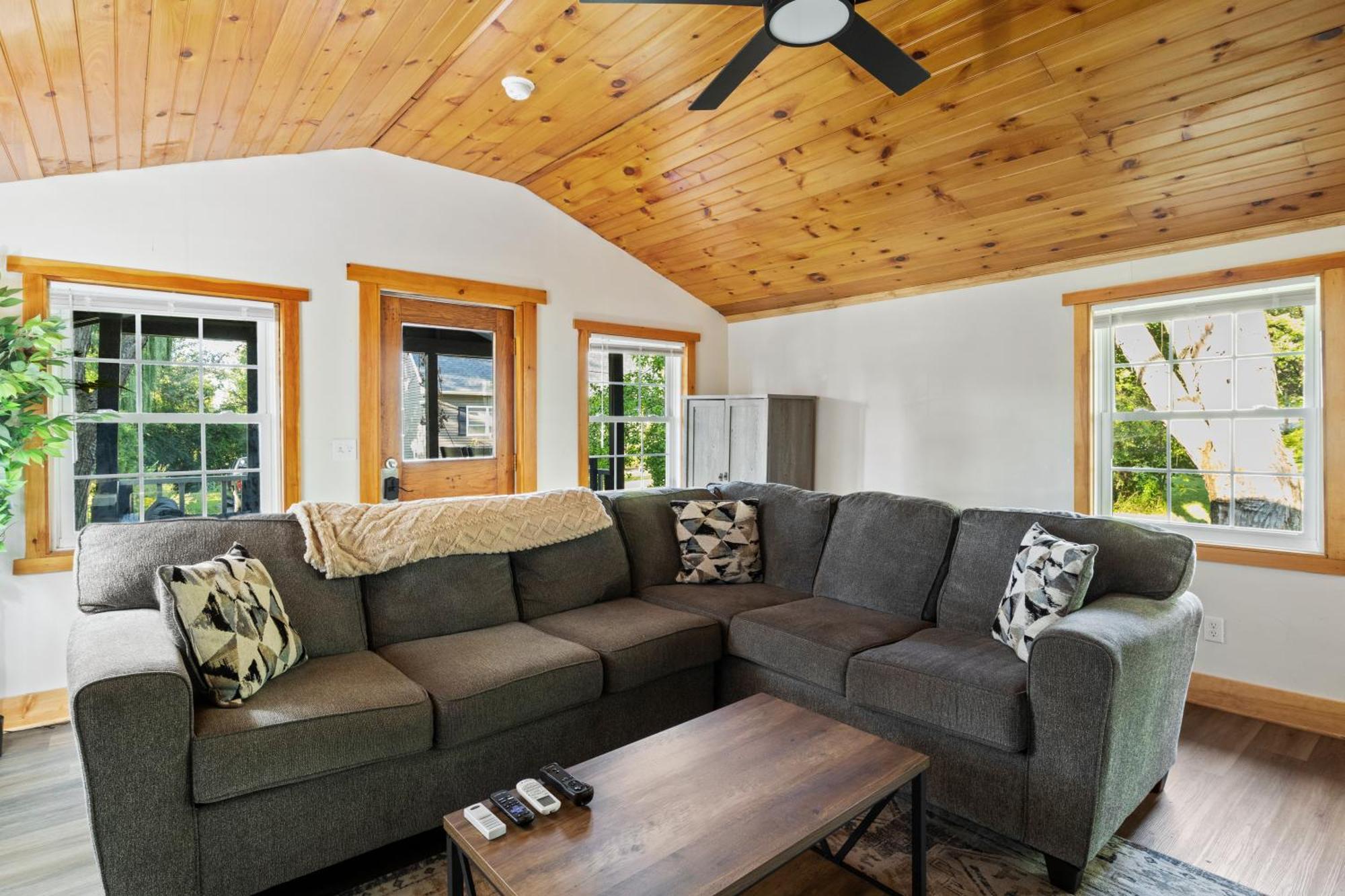 Cozy Home W/ King Bed & Lake Access Canandaigua Eksteriør bilde
