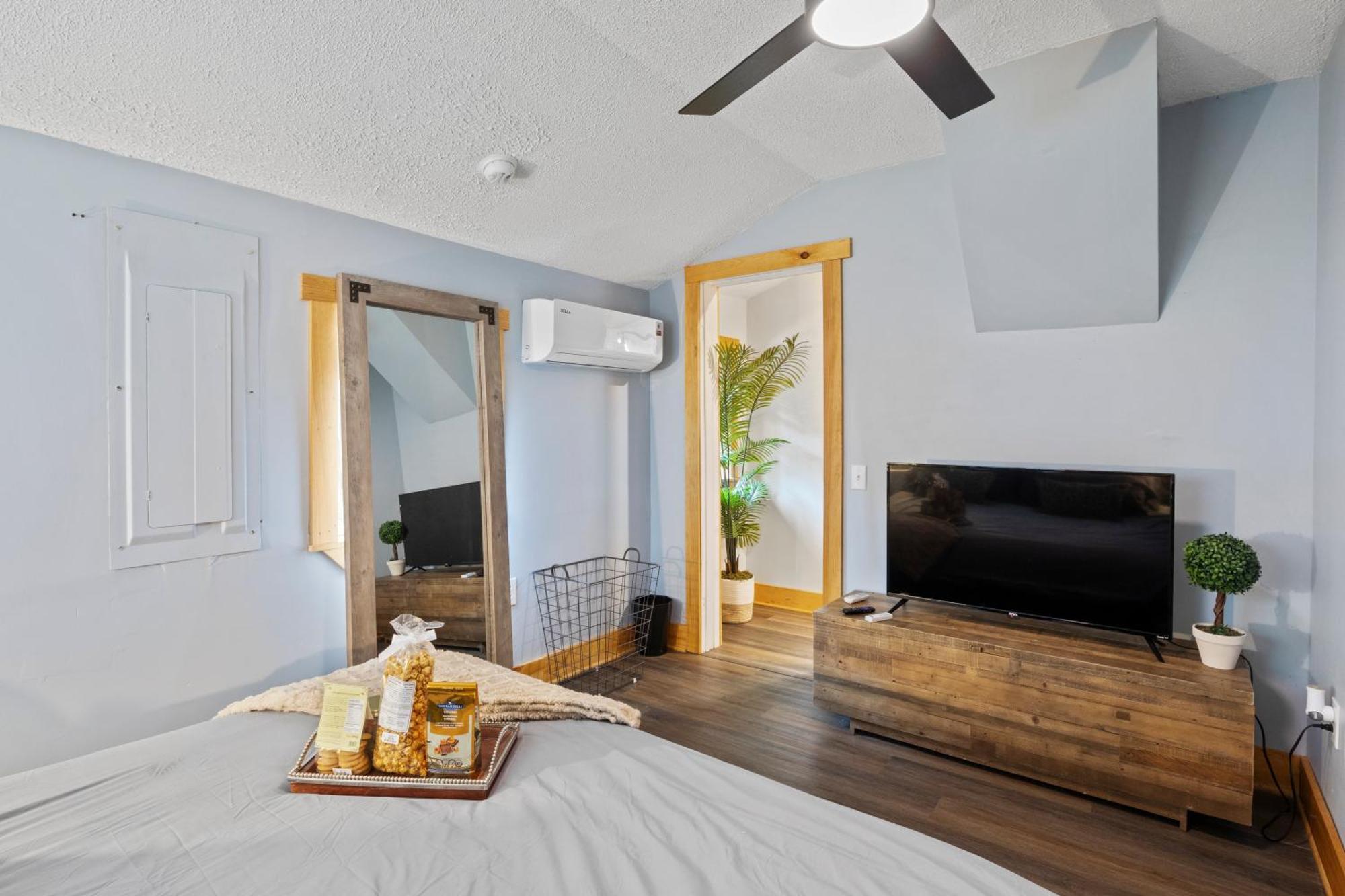 Cozy Home W/ King Bed & Lake Access Canandaigua Eksteriør bilde